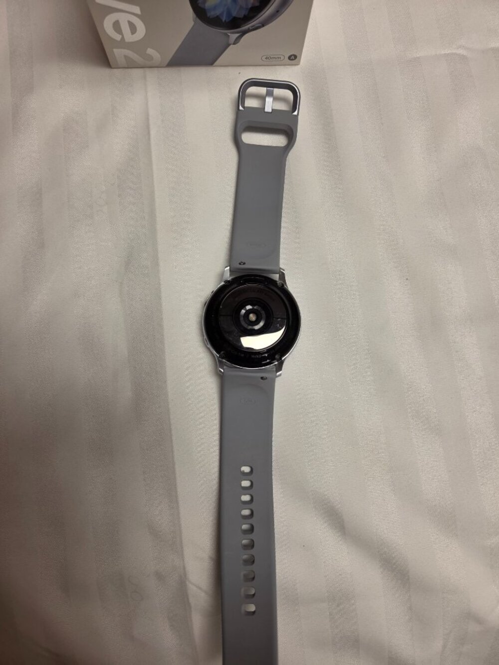 Samsung Galaxy Watch Active 2, 44mm Gray Band, charger and original box - Picture 3 of 5